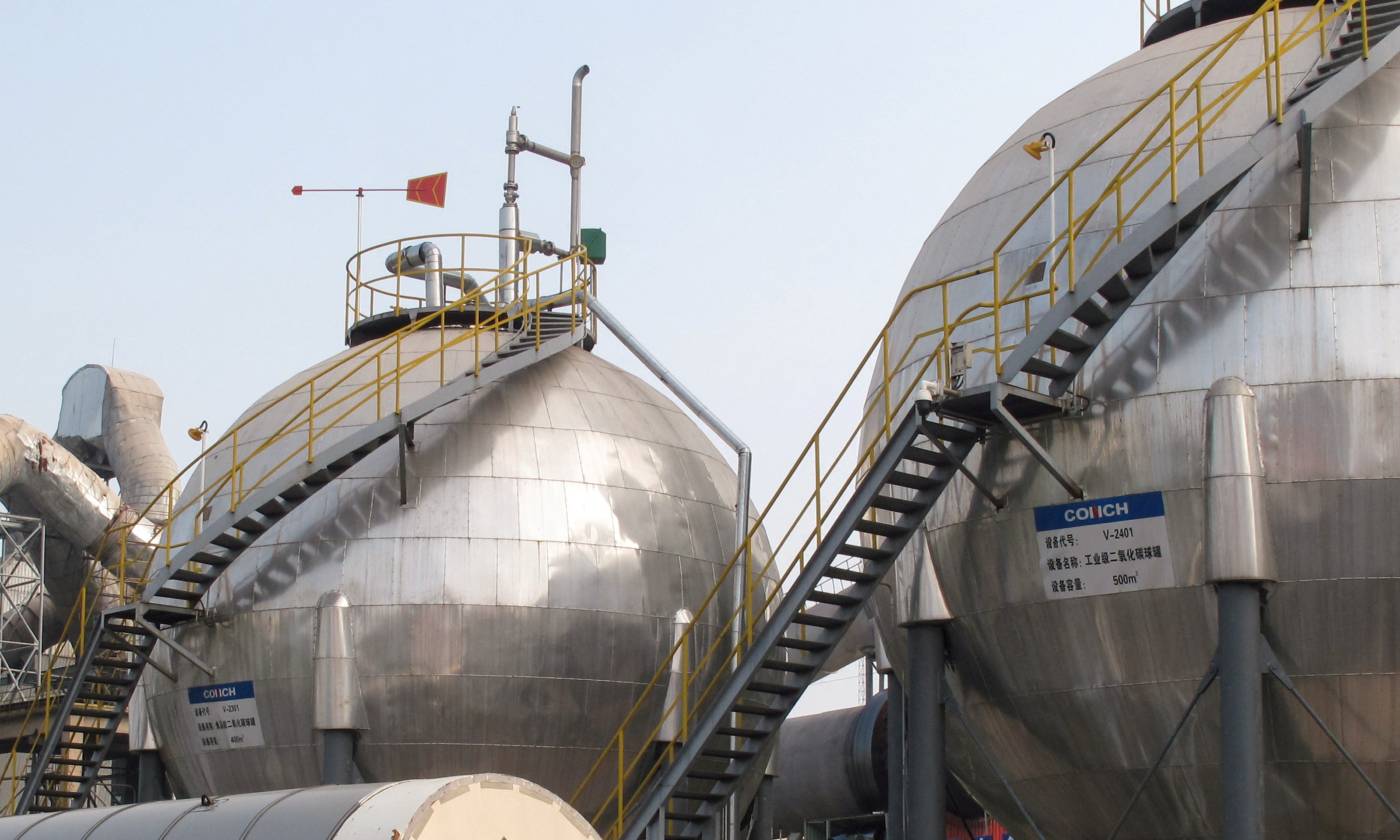 FILE PHOTO: Carbon dioxide storage tanks are seen at a cement plant and carbon capture facility in Wuhu, Anhui province, China September 11, 2019. REUTERS/David Stanway/File Photo